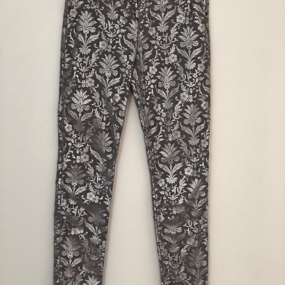 NWT Abercrombie & Fitch Size 2 Regular Skinny Silver Jeans 👖
